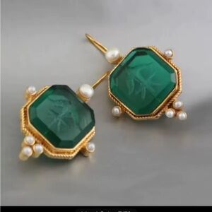 Vintage Gold-tone Earrings with Emerald Green Octagon Glass and Pearls